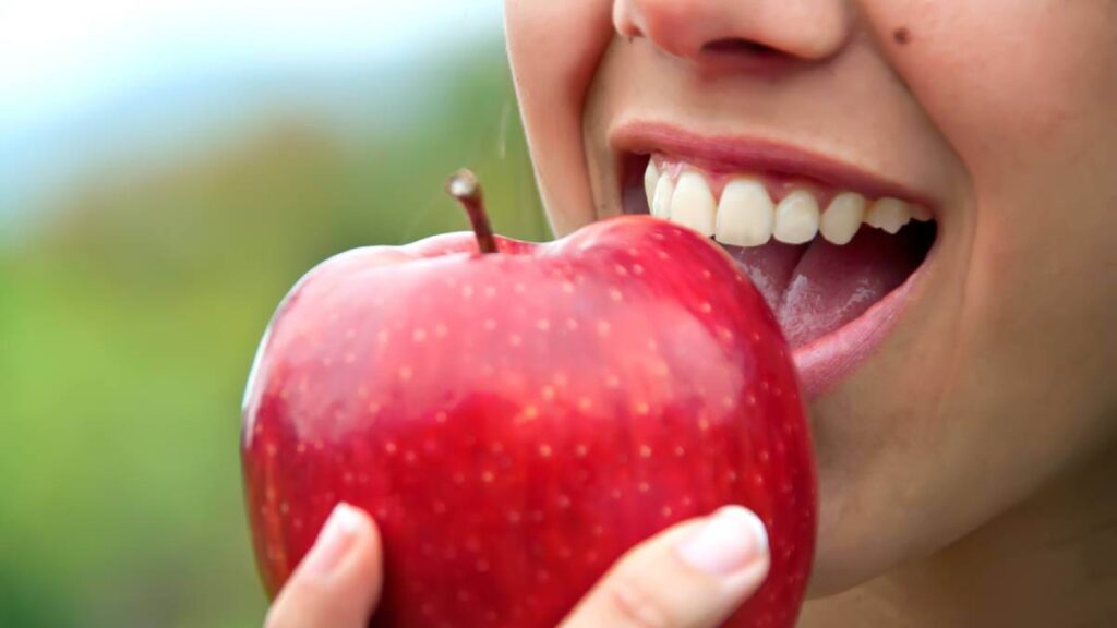 Beneficios da maca   Foto  Shutterstock 1 1024x576 - <strong>Os 3 Benefícios Incríveis de Incluir Maçãs na Sua Dieta</strong>