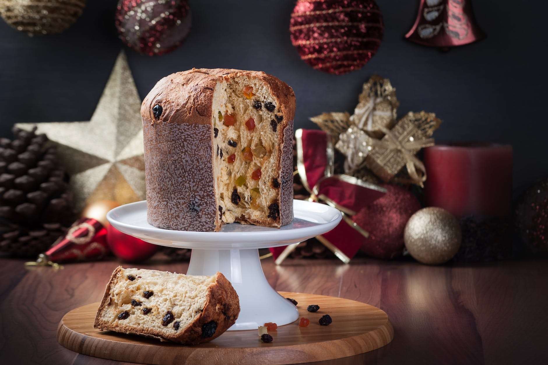 a panettone on a cake stand